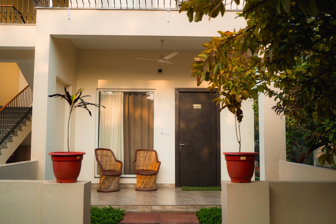 luxury room front
